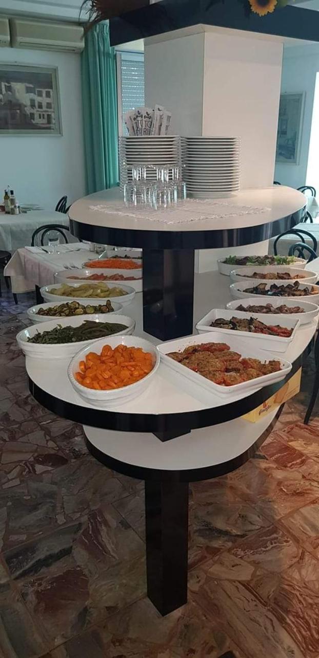 B&B Villa Rocchi Rimini Bagian luar foto