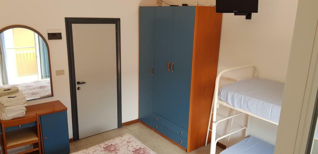 B&B Villa Rocchi Rimini Bagian luar foto