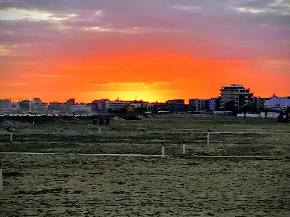 B&B Villa Rocchi Rimini Bagian luar foto
